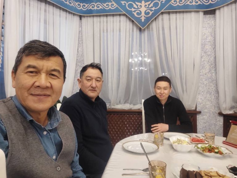 Директор менен командасынын Уставдагы орду Директор менен командасынын Уставдагы орду